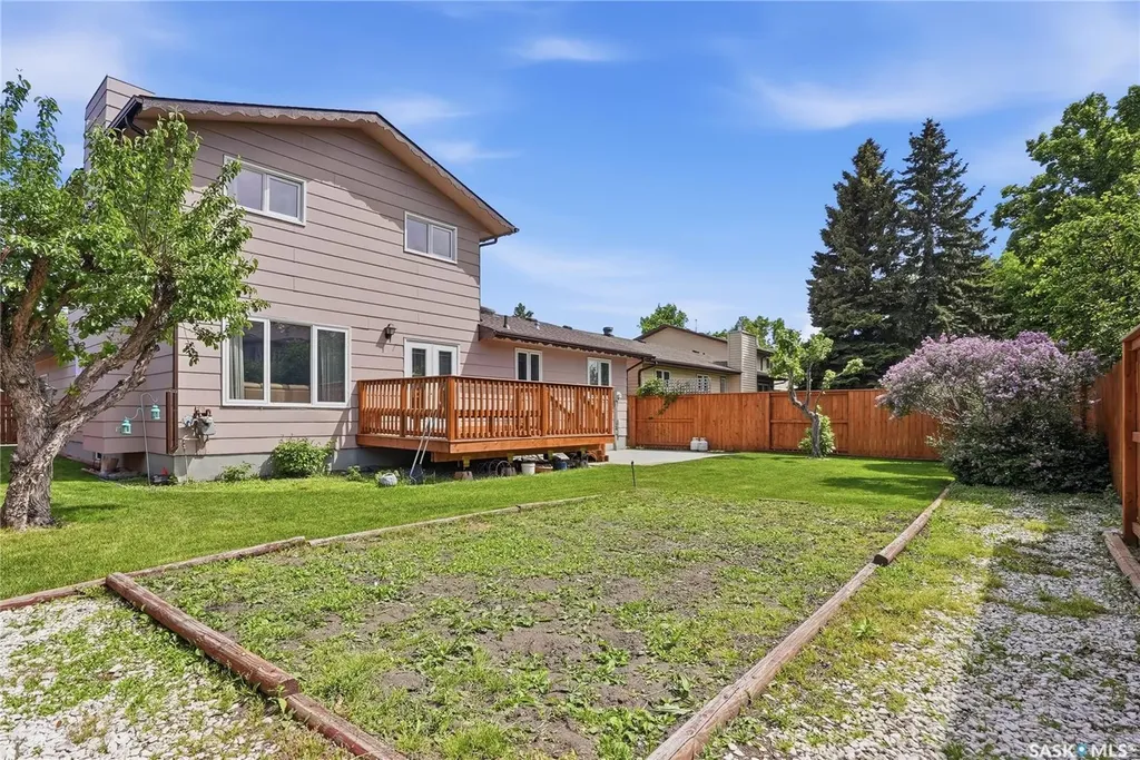 131 Keeley Crescent Saskatoon SK S7J 4B3