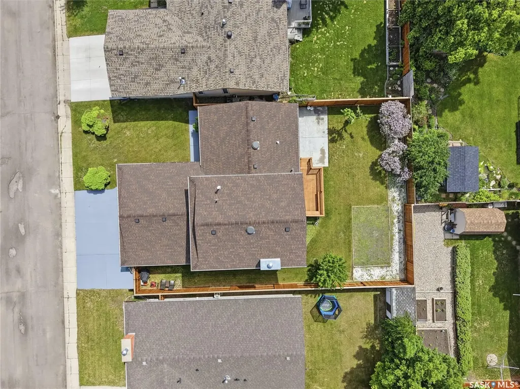 131 Keeley Crescent Saskatoon SK S7J 4B3