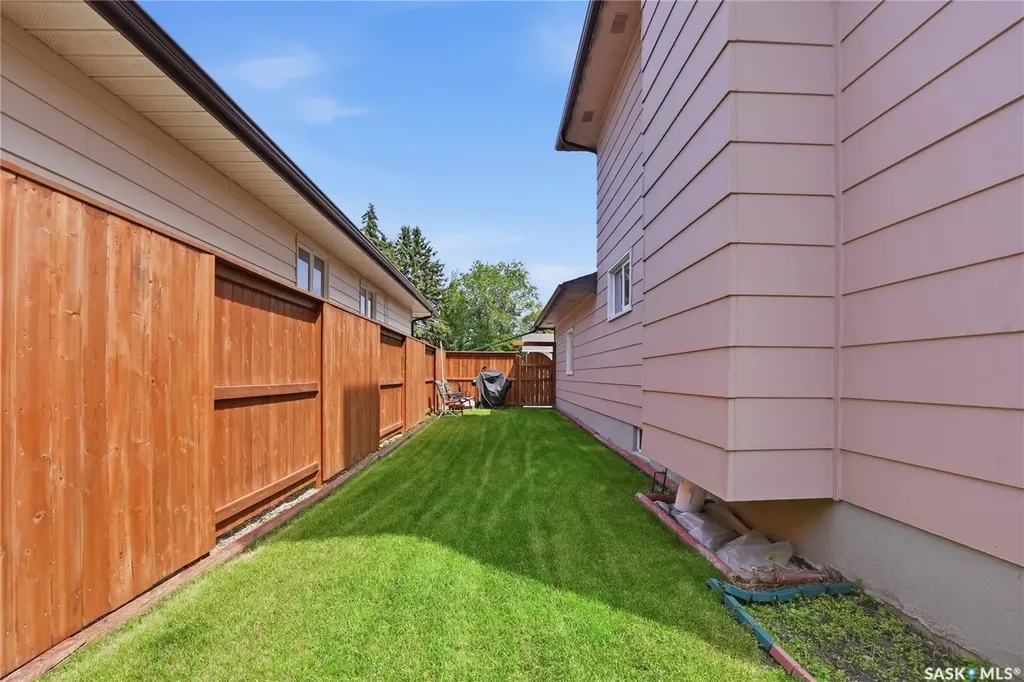 131 Keeley Crescent Saskatoon SK S7J 4B3