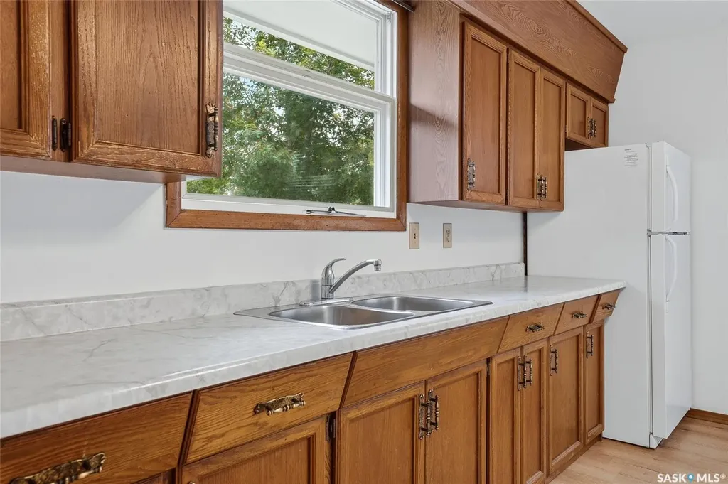 1704 Preston Avenue S Saskatoon SK S7H 2V8