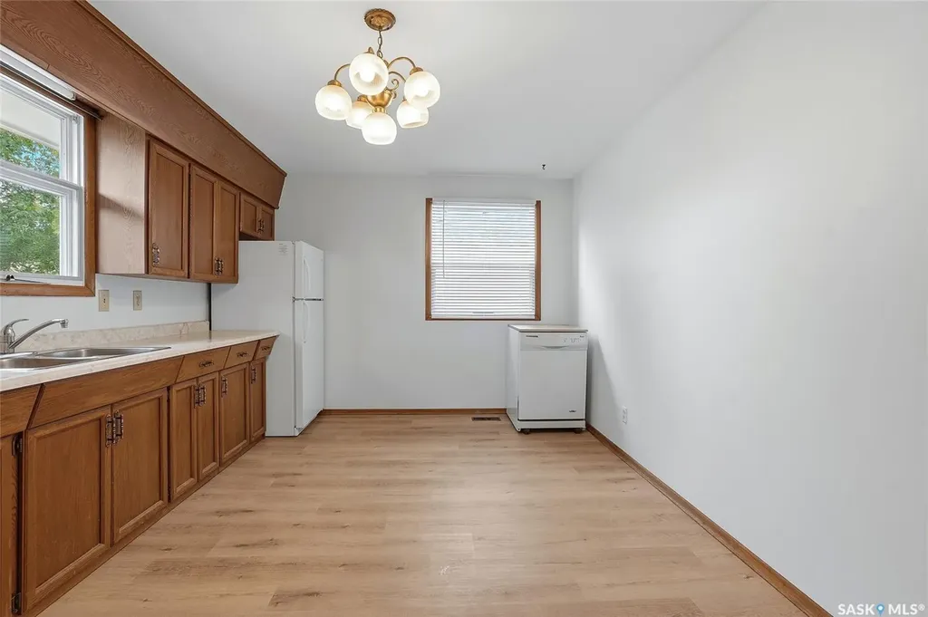 1704 Preston Avenue S Saskatoon SK S7H 2V8