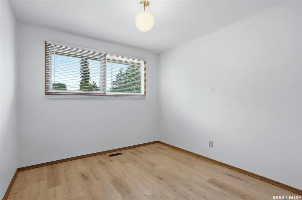 1704 Preston Avenue S Saskatoon SK S7H 2V8