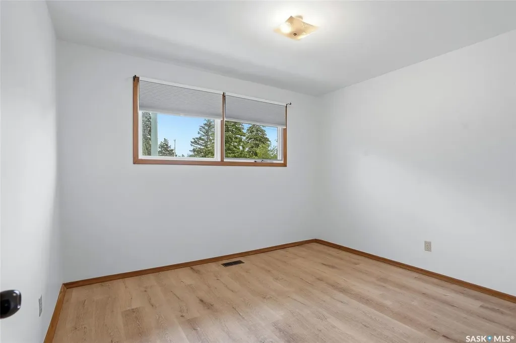 1704 Preston Avenue S Saskatoon SK S7H 2V8