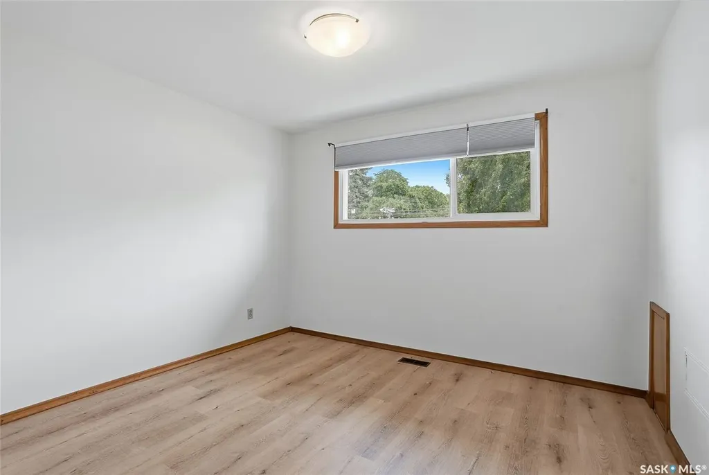 1704 Preston Avenue S Saskatoon SK S7H 2V8