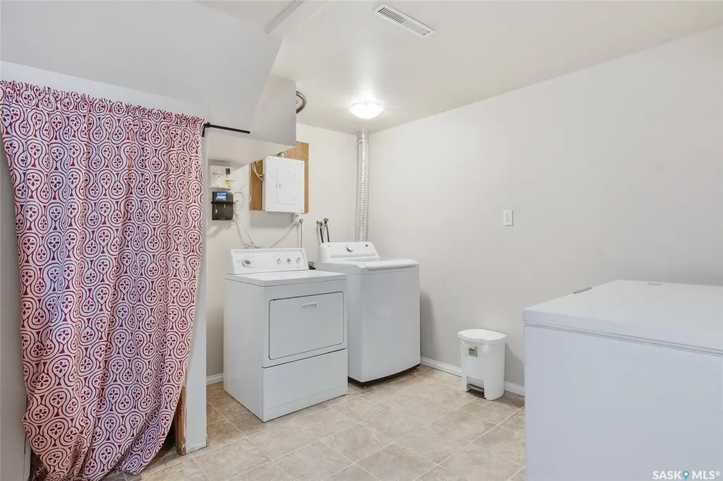 1704 Preston Avenue S Saskatoon SK S7H 2V8