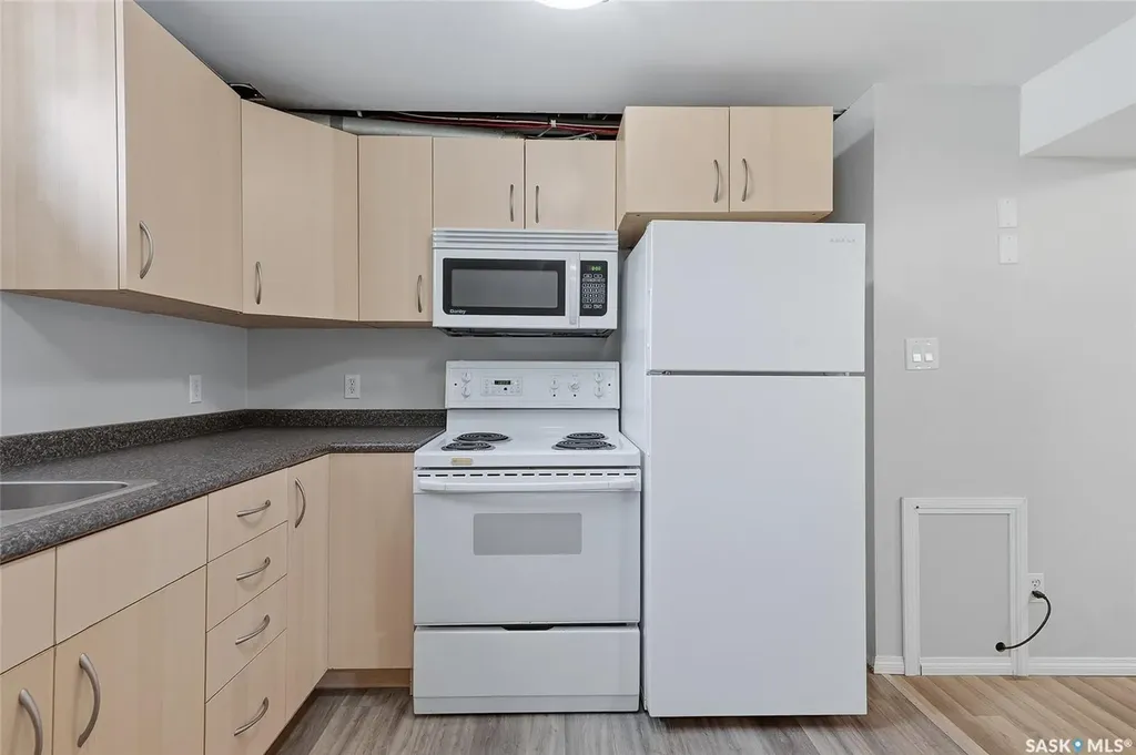 1704 Preston Avenue S Saskatoon SK S7H 2V8