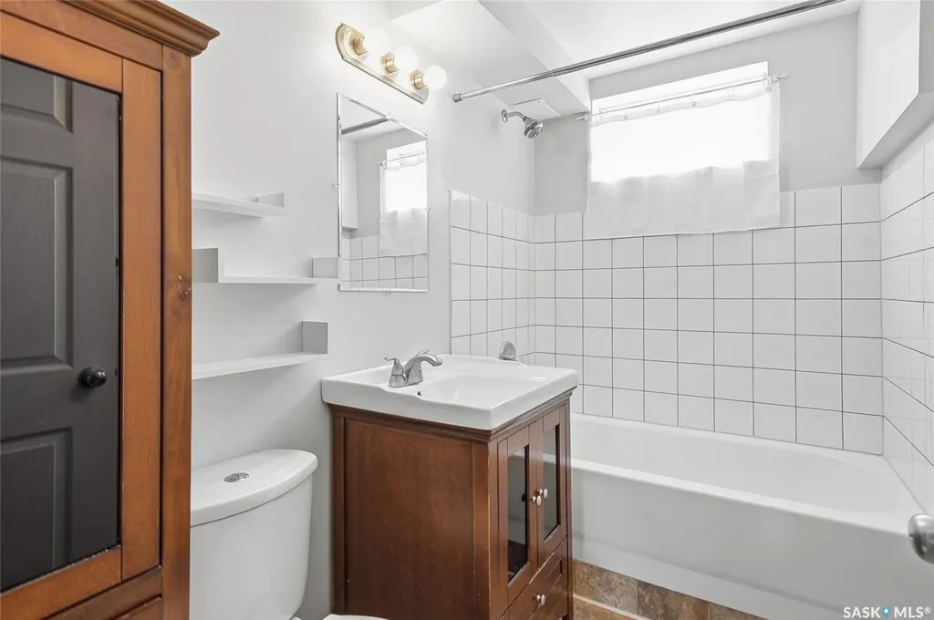 1704 Preston Avenue S Saskatoon SK S7H 2V8