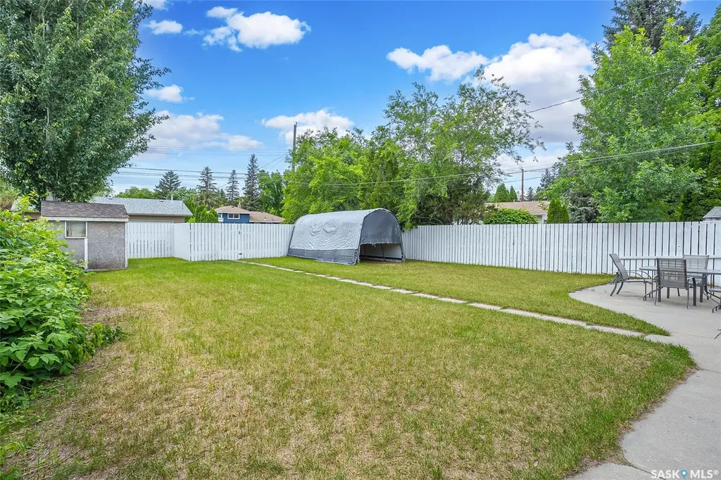 1704 Preston Avenue S Saskatoon SK S7H 2V8