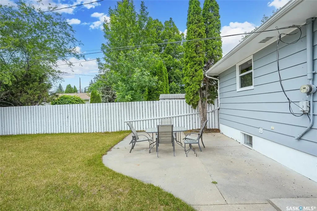 1704 Preston Avenue S Saskatoon SK S7H 2V8