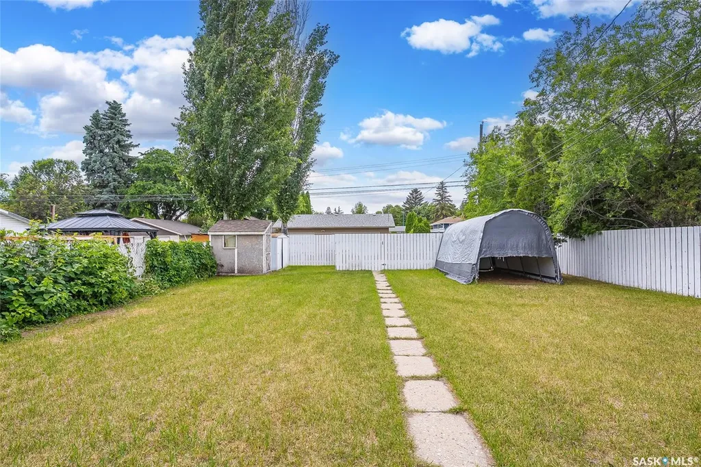 1704 Preston Avenue S Saskatoon SK S7H 2V8