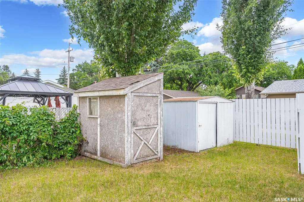 1704 Preston Avenue S Saskatoon SK S7H 2V8
