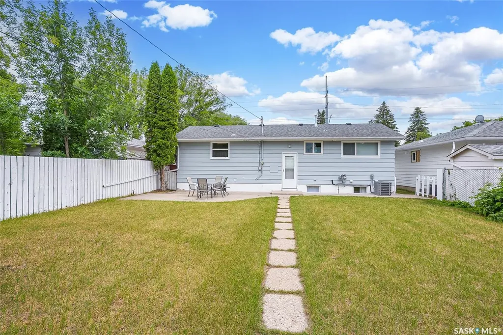 1704 Preston Avenue S Saskatoon SK S7H 2V8