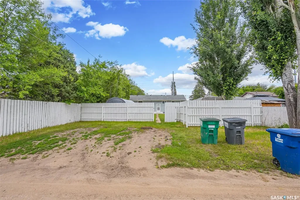 1704 Preston Avenue S Saskatoon SK S7H 2V8