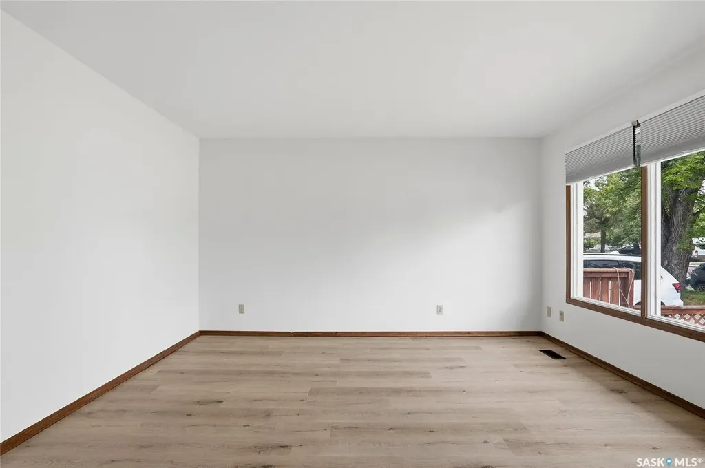 1704 Preston Avenue S Saskatoon SK S7H 2V8