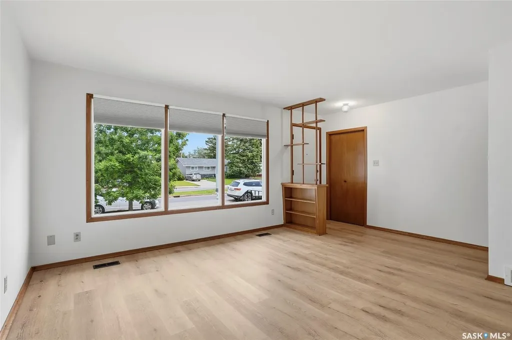 1704 Preston Avenue S Saskatoon SK S7H 2V8
