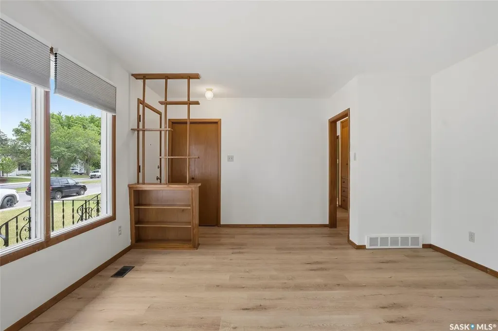 1704 Preston Avenue S Saskatoon SK S7H 2V8
