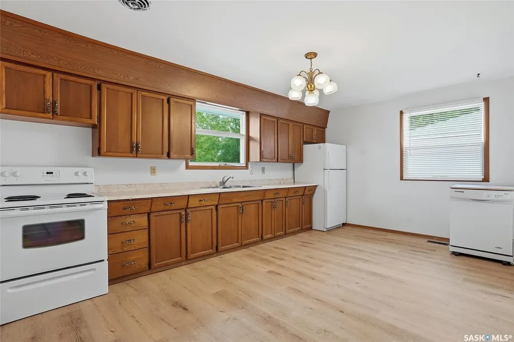 1704 Preston Avenue S Saskatoon SK S7H 2V8