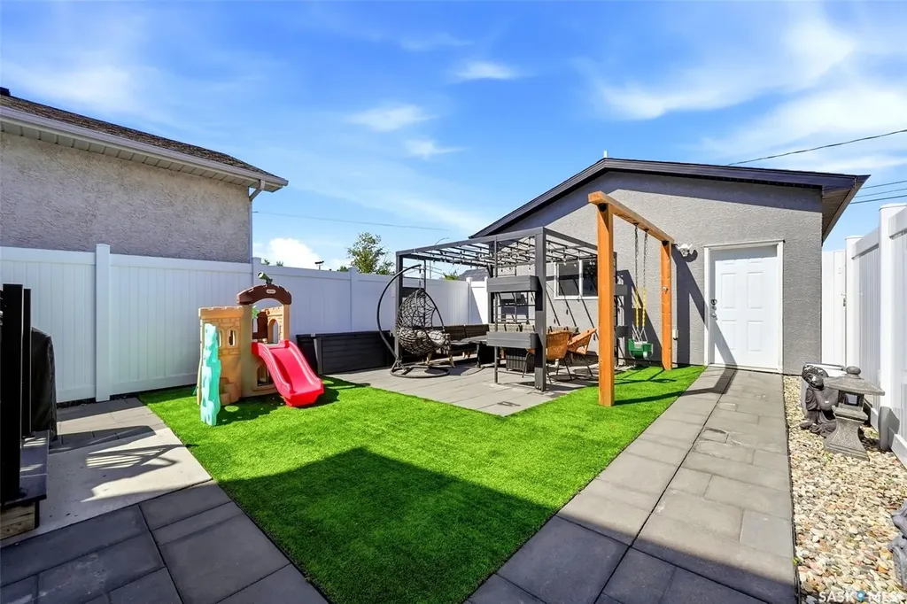 2174 Elliott Street Regina SK S4N 3H2