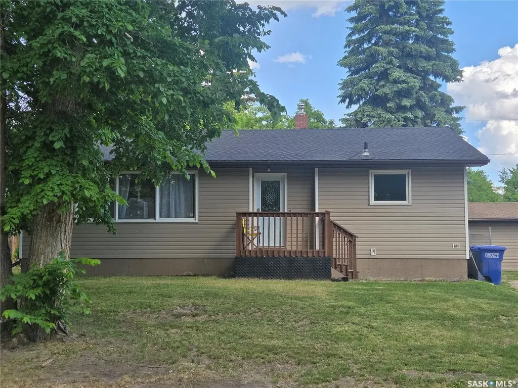 27 Antrim Street Lanigan SK S0K 2M0