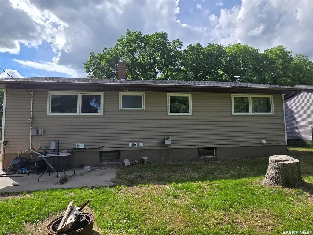 27 Antrim Street Lanigan SK S0K 2M0