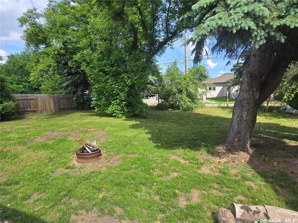 27 Antrim Street Lanigan SK S0K 2M0