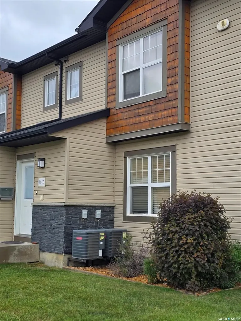 1015 Patrick Crescent Saskatoon SK S7W 0M3