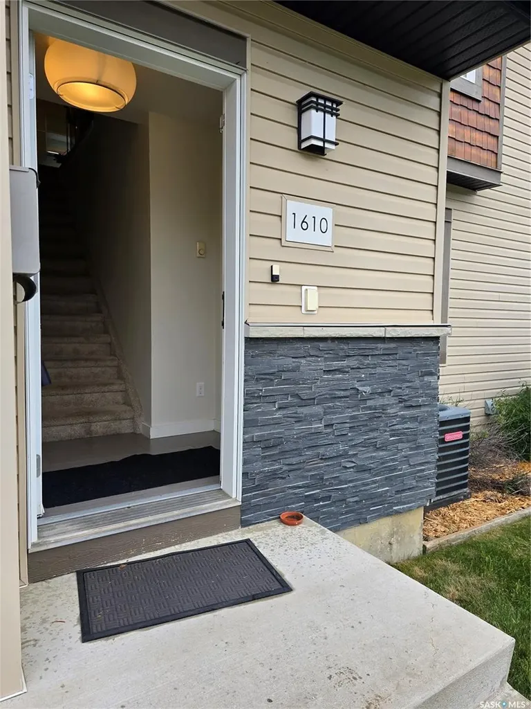 1015 Patrick Crescent Saskatoon SK S7W 0M3