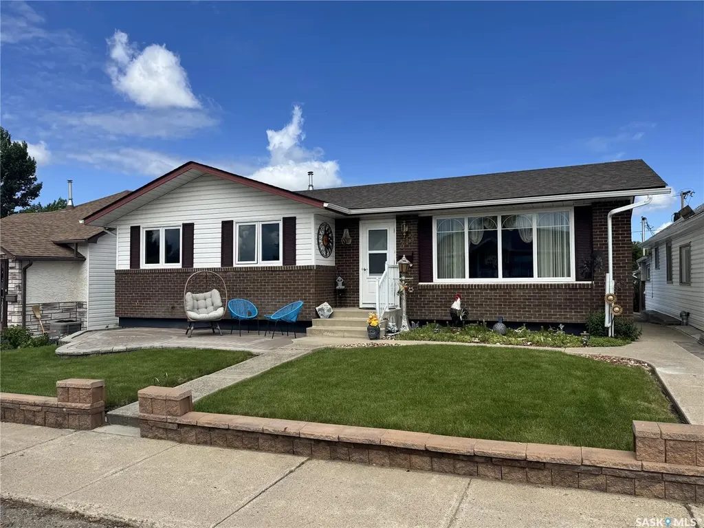 313 5th Avenue W Biggar SK S0K 0M0