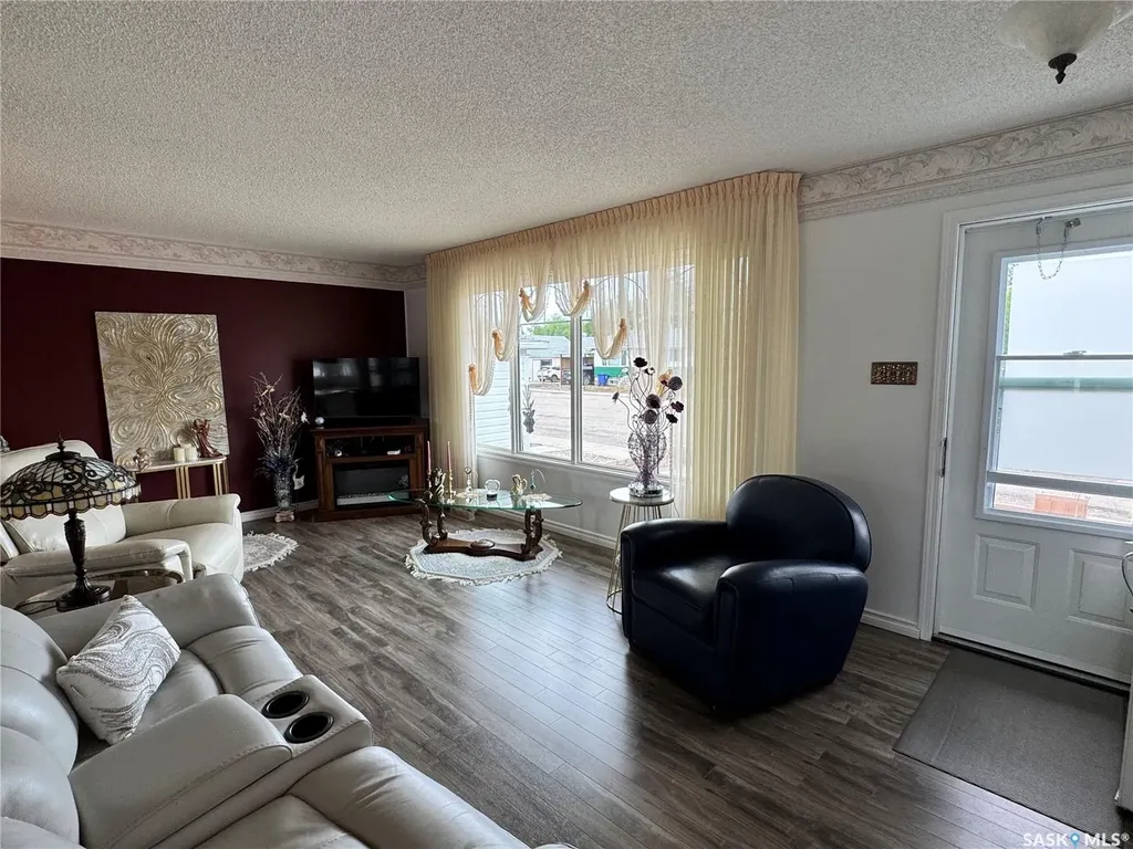 313 5th Avenue W Biggar SK S0K 0M0