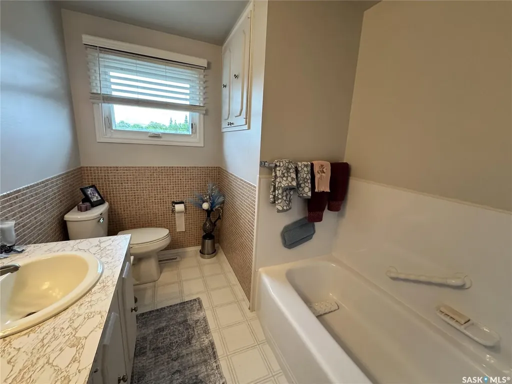 313 5th Avenue W Biggar SK S0K 0M0