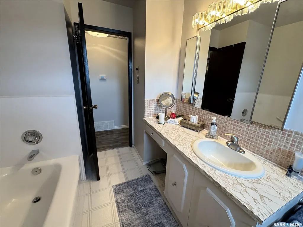 313 5th Avenue W Biggar SK S0K 0M0