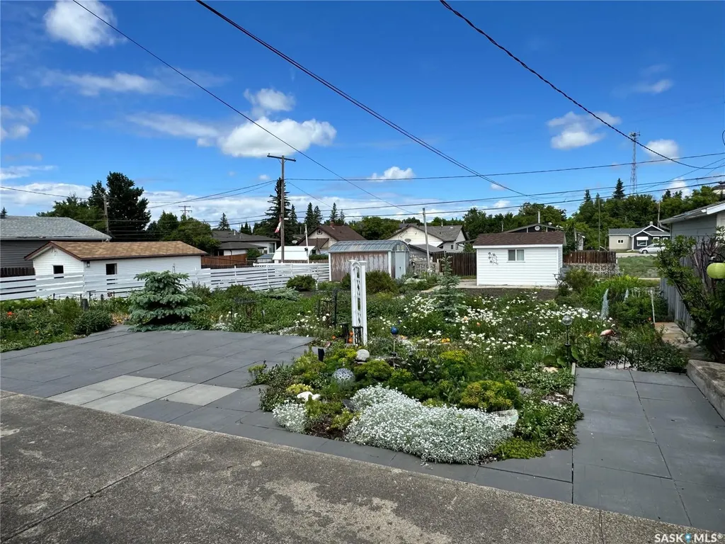 313 5th Avenue W Biggar SK S0K 0M0