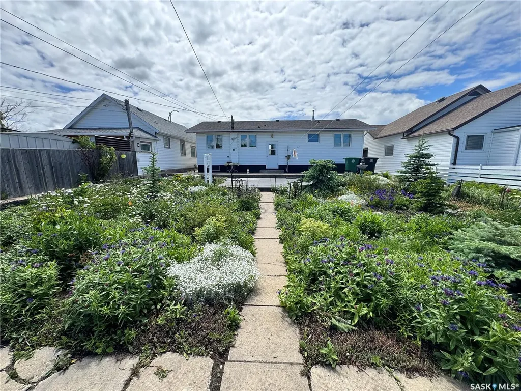 313 5th Avenue W Biggar SK S0K 0M0