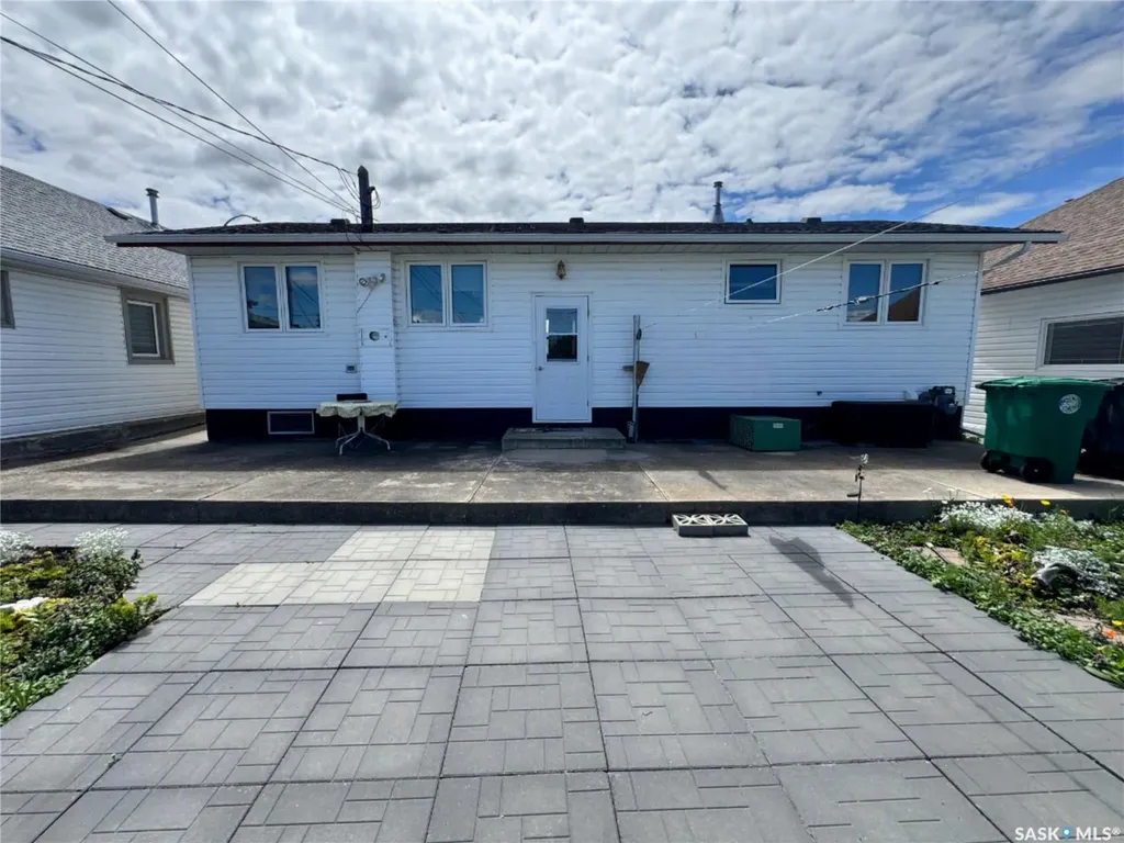 313 5th Avenue W Biggar SK S0K 0M0