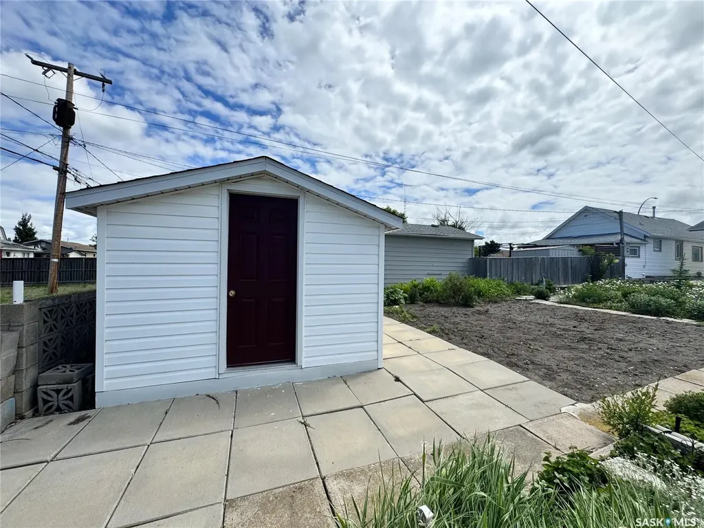 313 5th Avenue W Biggar SK S0K 0M0