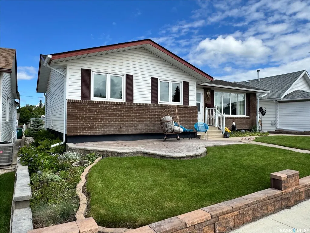 313 5th Avenue W Biggar SK S0K 0M0