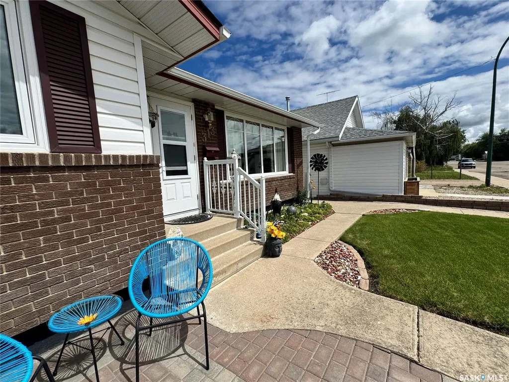 313 5th Avenue W Biggar SK S0K 0M0