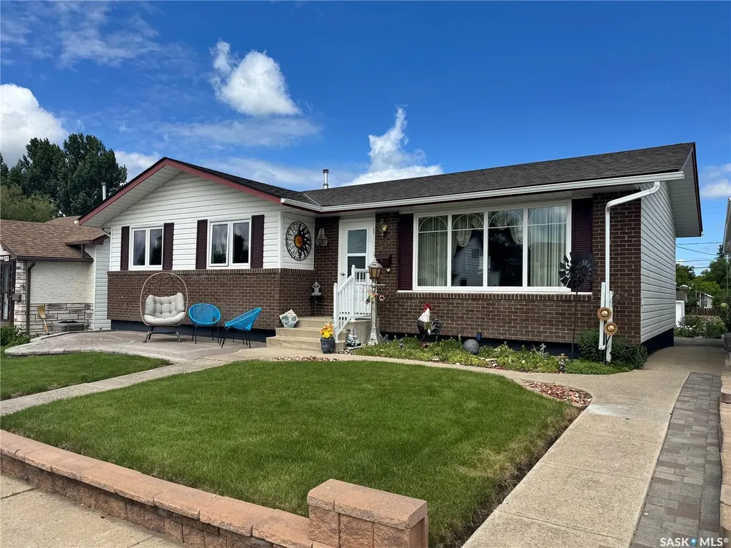 313 5th Avenue W Biggar SK S0K 0M0