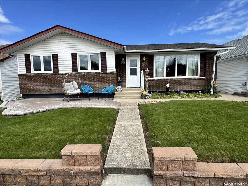 313 5th Avenue W Biggar SK S0K 0M0