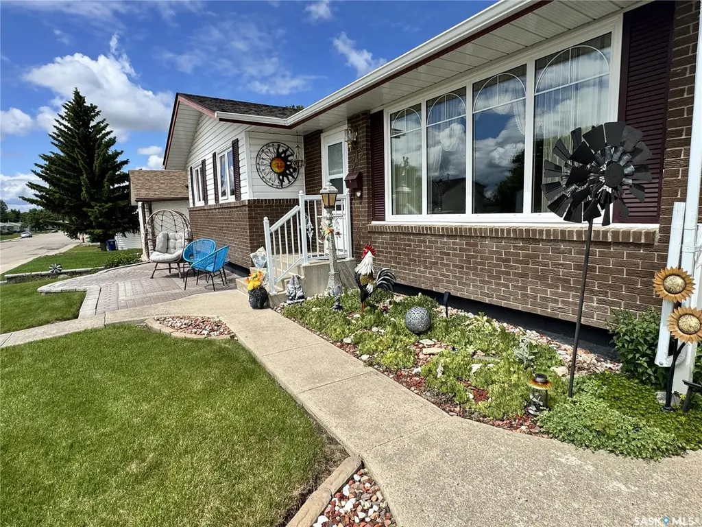 313 5th Avenue W Biggar SK S0K 0M0