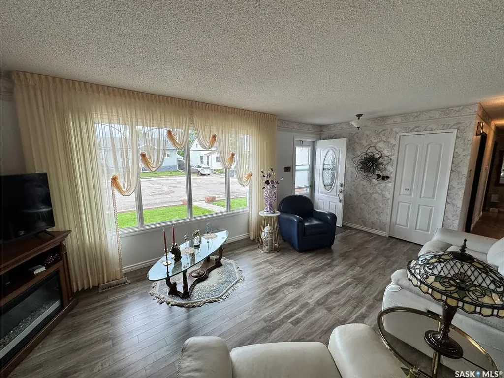 313 5th Avenue W Biggar SK S0K 0M0