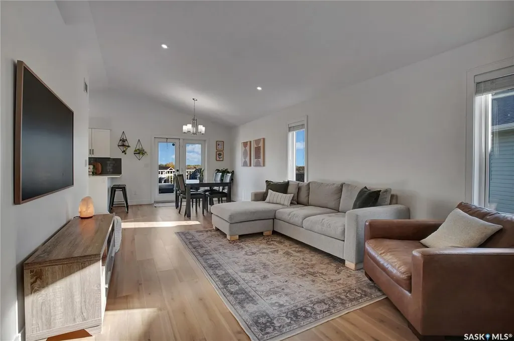 655 Kolynchuk Court Saskatoon SK S7T 0W2