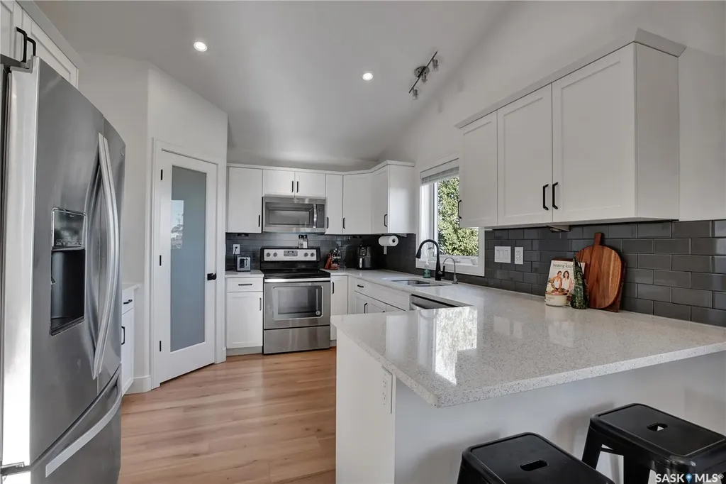 655 Kolynchuk Court Saskatoon SK S7T 0W2