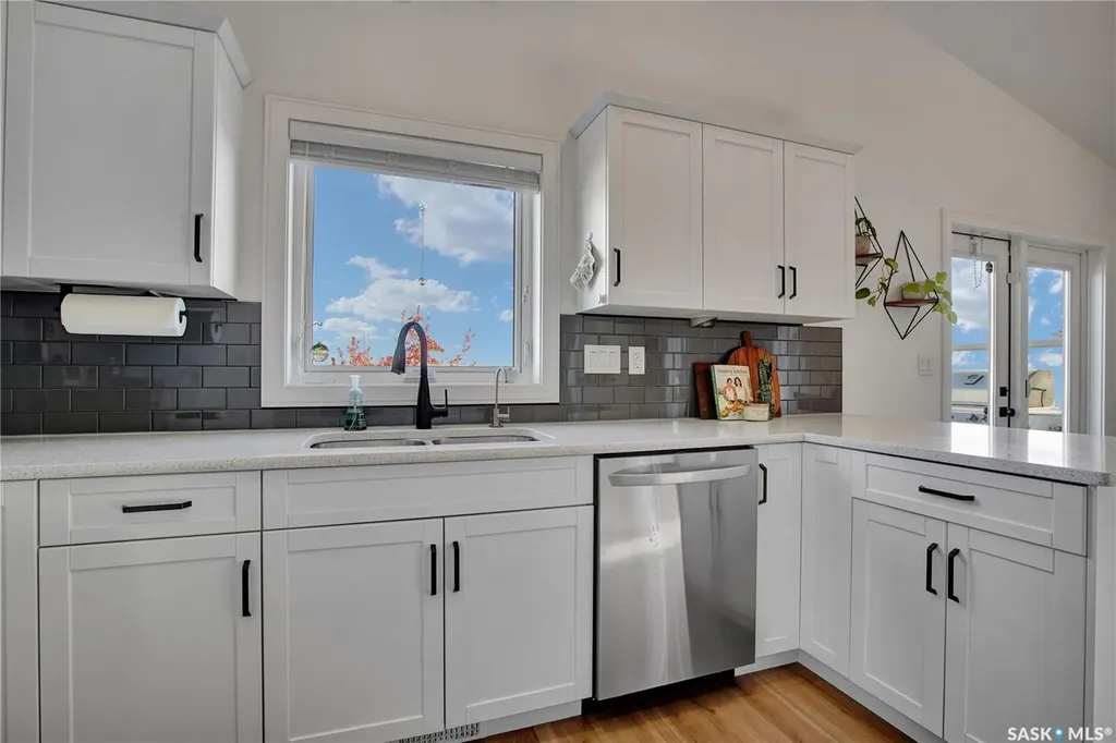 655 Kolynchuk Court Saskatoon SK S7T 0W2