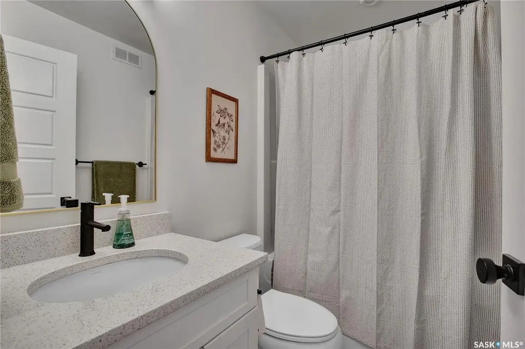 655 Kolynchuk Court Saskatoon SK S7T 0W2