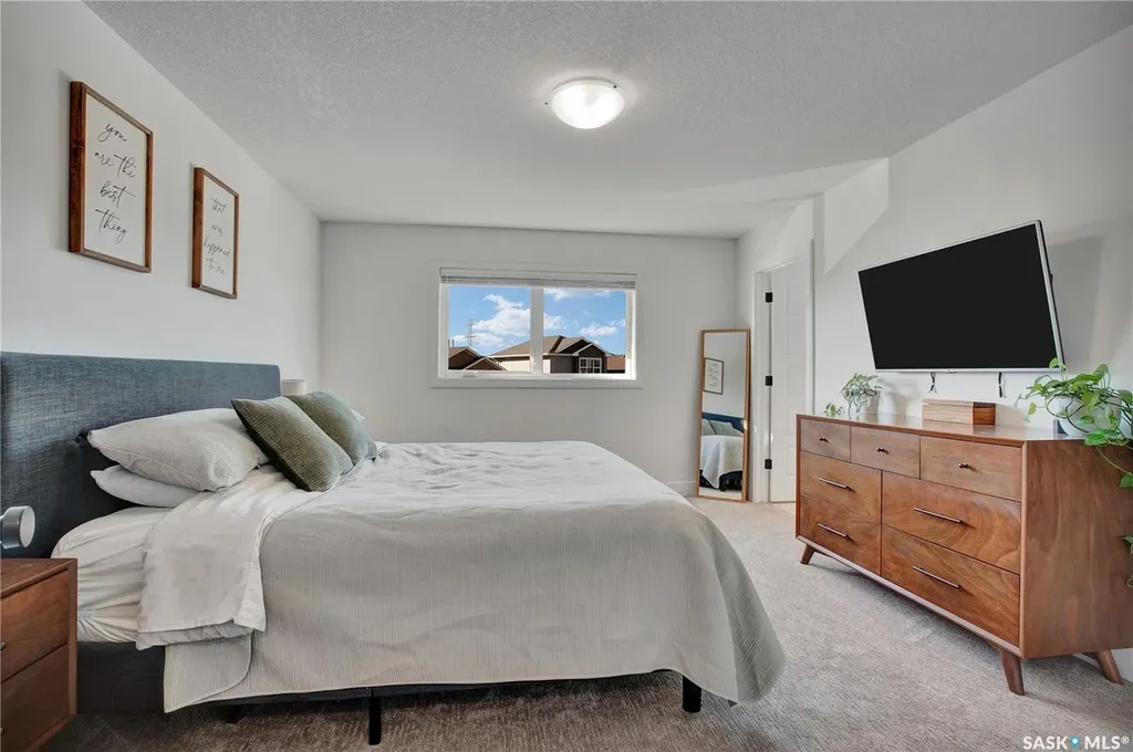 655 Kolynchuk Court Saskatoon SK S7T 0W2