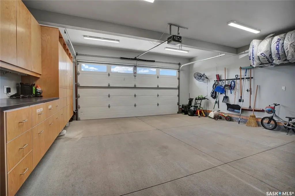 655 Kolynchuk Court Saskatoon SK S7T 0W2