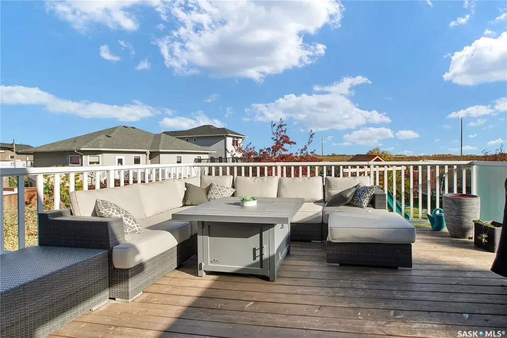 655 Kolynchuk Court Saskatoon SK S7T 0W2