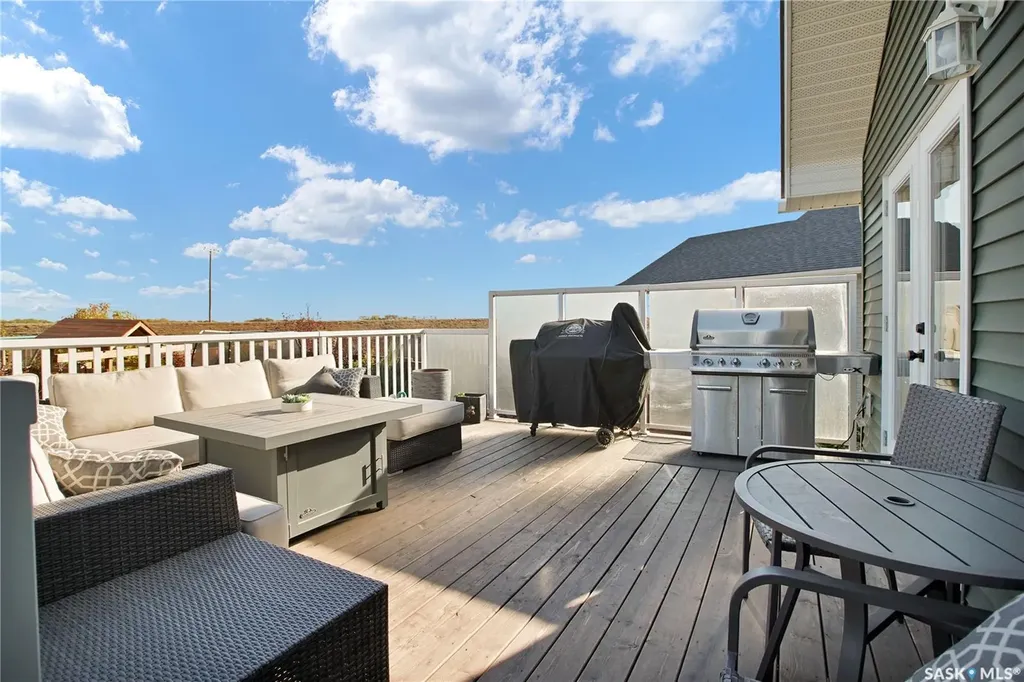 655 Kolynchuk Court Saskatoon SK S7T 0W2