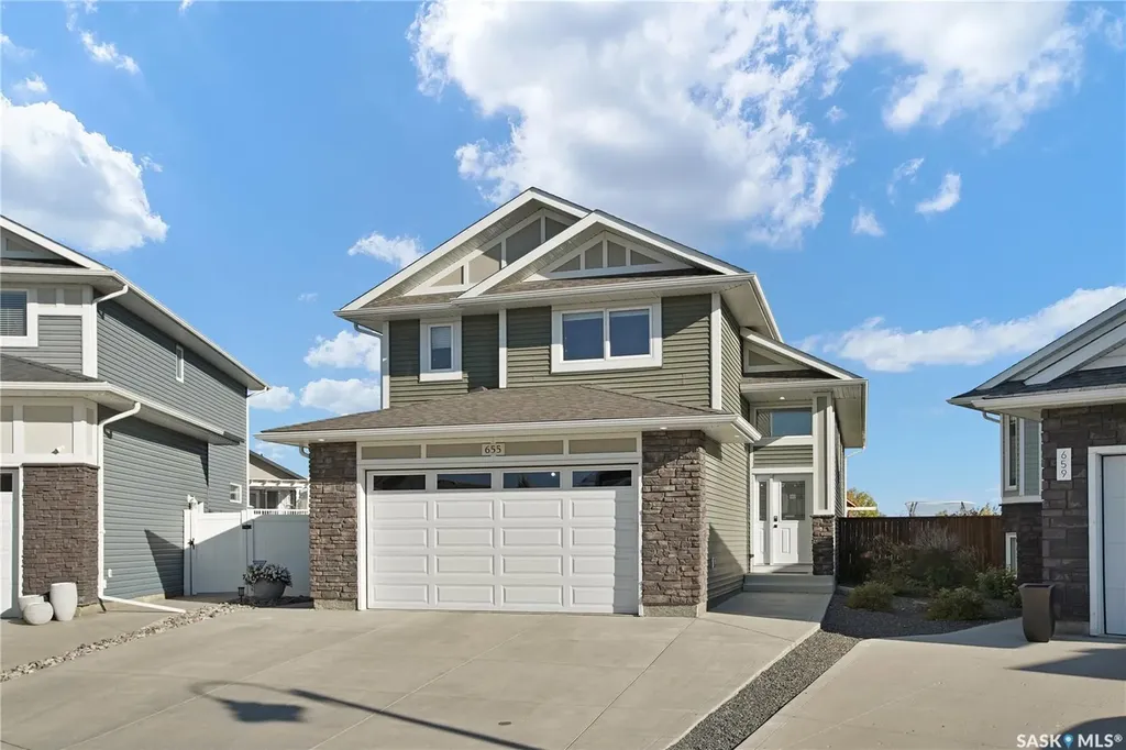 655 Kolynchuk Court Saskatoon SK S7T 0W2